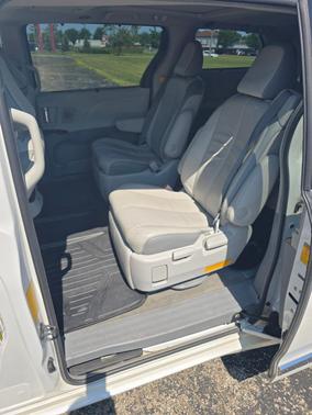 White 2013 Toyota Sienna Limited