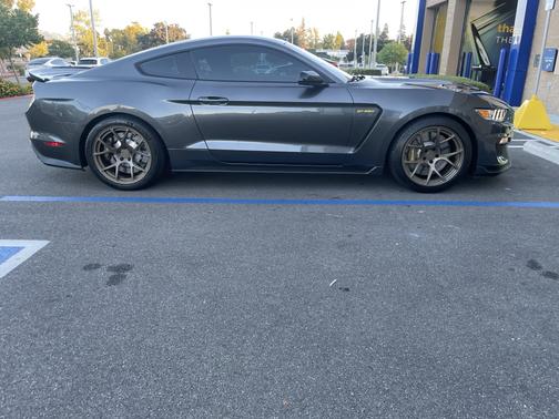 2016 Ford Shelby GT350 Base