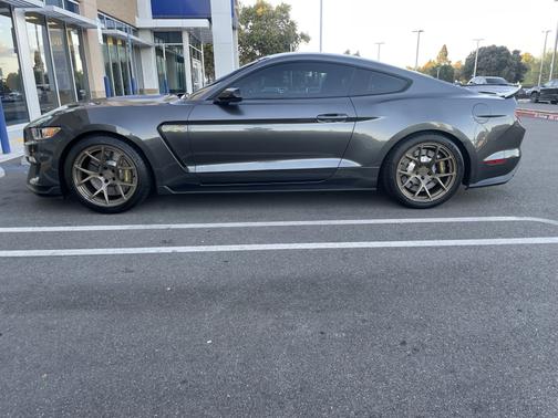 2016 Ford Shelby GT350 Base