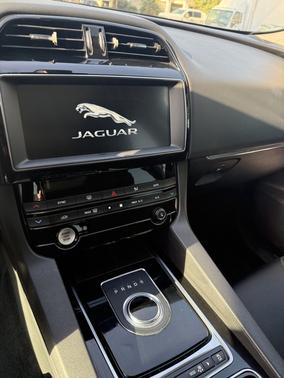 2019 Jaguar F-PACE 25t Premium