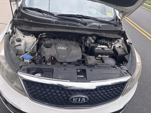 White 2016 Kia Sportage LX