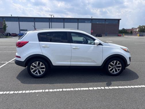 White 2016 Kia Sportage LX