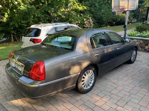 2004 Lincoln Town Car Signature