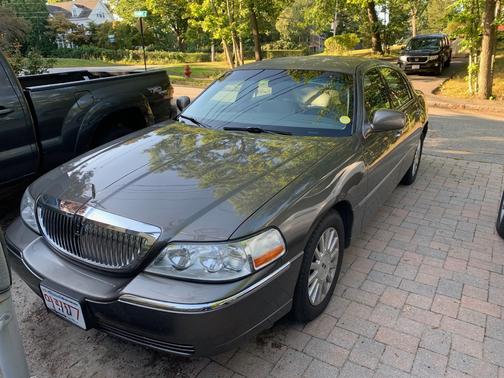 2004 Lincoln Town Car Signature
