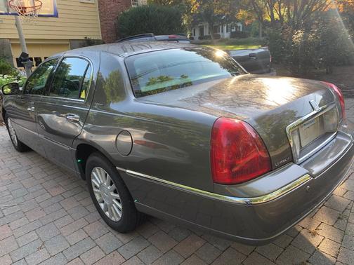 2004 Lincoln Town Car Signature