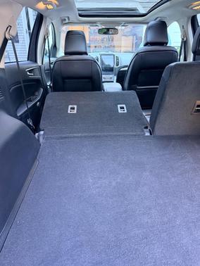 Black 2022 Ford Edge SEL