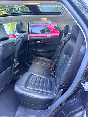 Black 2022 Ford Edge SEL