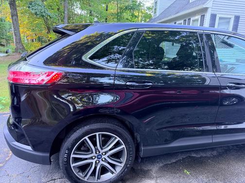 Black 2022 Ford Edge SEL