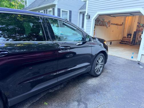 Black 2022 Ford Edge SEL
