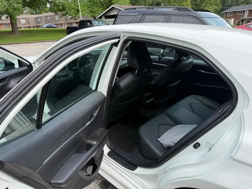 White 2023 Toyota Camry SE