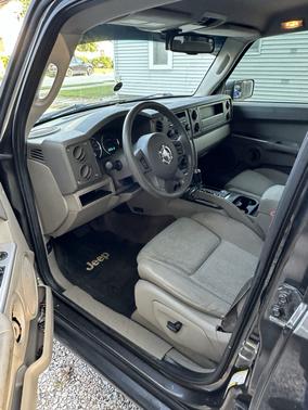 Brown 2006 Jeep Commander Base