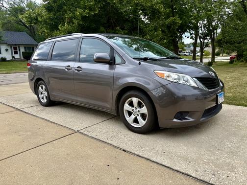 2011 Toyota Sienna LE