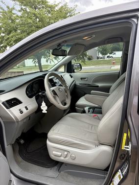 2011 Toyota Sienna LE