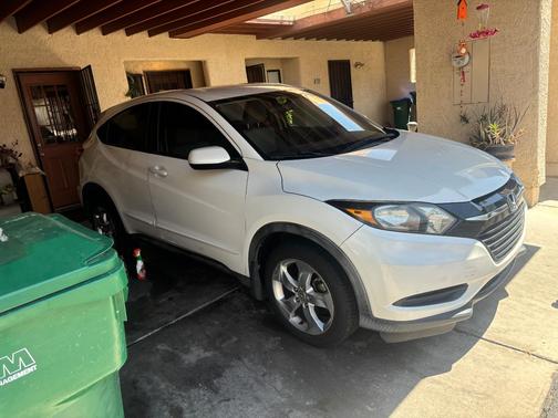 White 2016 Honda HR-V LX