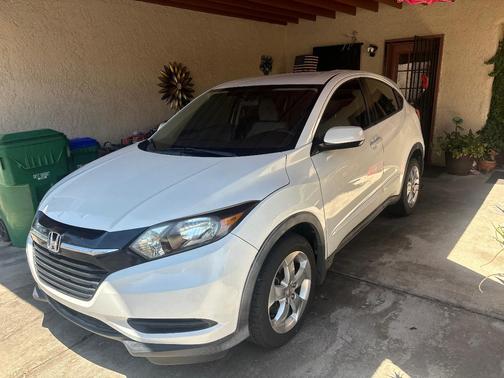 White 2016 Honda HR-V LX