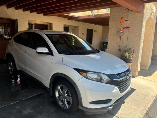 White 2016 Honda HR-V LX