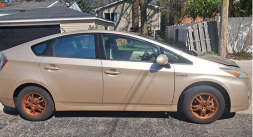 Gold 2010 Toyota Prius IV