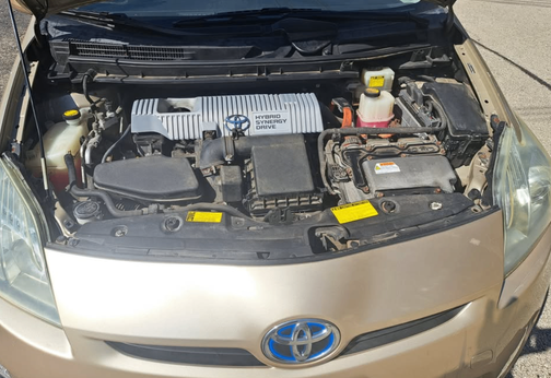 Gold 2010 Toyota Prius IV