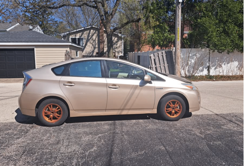 Gold 2010 Toyota Prius IV