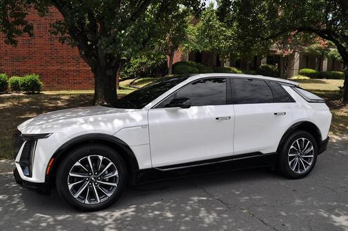 2024 Cadillac LYRIQ Sport
