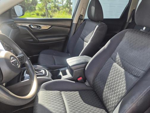 Black 2017 Nissan Rogue S