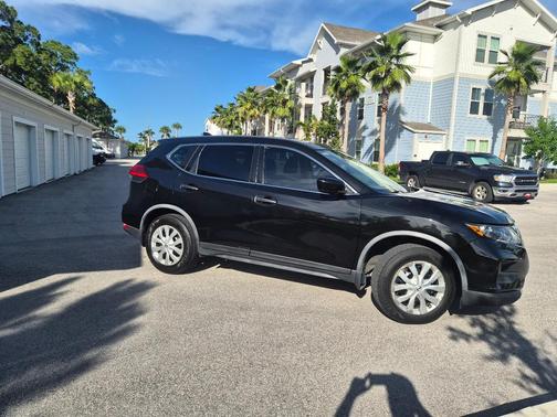 Black 2017 Nissan Rogue S