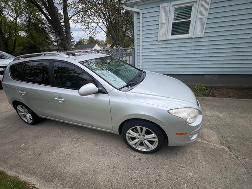 Silver 2011 Hyundai Elantra Touring SE