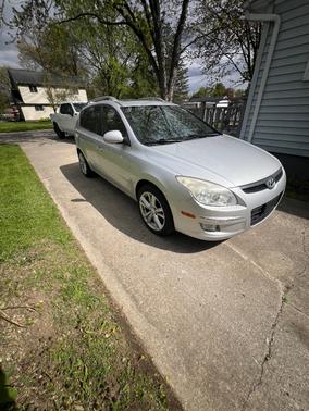 Silver 2011 Hyundai Elantra Touring SE