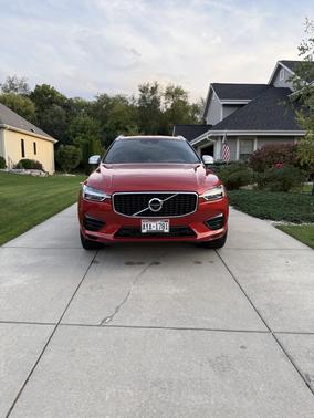 2019 Volvo XC60 Recharge Plug-In Hybrid T8 R-Design