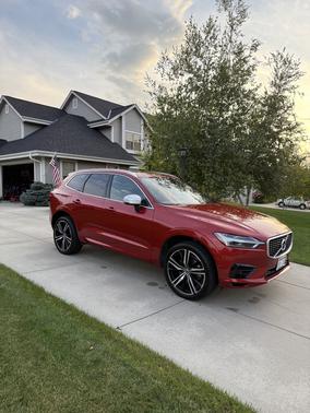 2019 Volvo XC60 Recharge Plug-In Hybrid T8 R-Design
