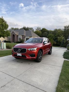 2019 Volvo XC60 Recharge Plug-In Hybrid T8 R-Design