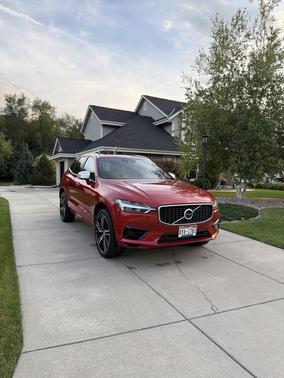 2019 Volvo XC60 Recharge Plug-In Hybrid T8 R-Design