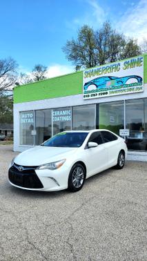 White 2015 Toyota Camry SE