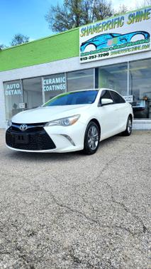 White 2015 Toyota Camry SE