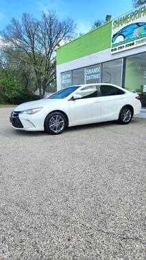 White 2015 Toyota Camry SE