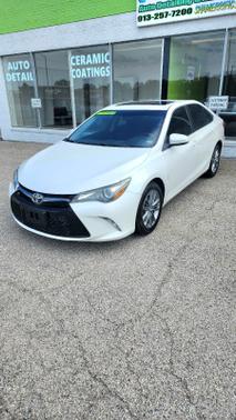 White 2015 Toyota Camry SE
