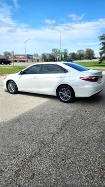 White 2015 Toyota Camry SE