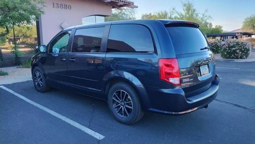 Blue 2013 Dodge Grand Caravan SXT
