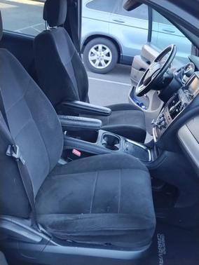 Blue 2013 Dodge Grand Caravan SXT