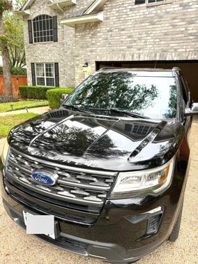 Black 2018 Ford Explorer XLT