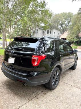 Black 2018 Ford Explorer XLT