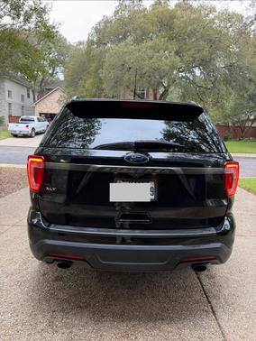 Black 2018 Ford Explorer XLT