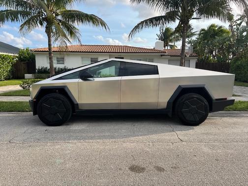 2024 Tesla Cybertruck Cyberbeast
