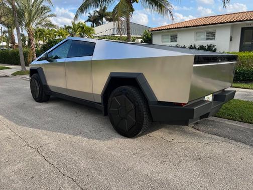 2024 Tesla Cybertruck Cyberbeast