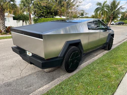 2024 Tesla Cybertruck Cyberbeast