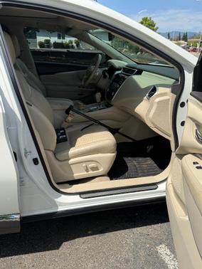 White 2015 Nissan Murano Platinum