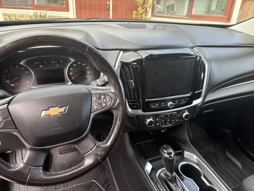 Green 2019 Chevrolet Traverse LT Cloth