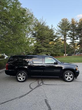 Black 2014 Chevrolet Suburban 1500 LT