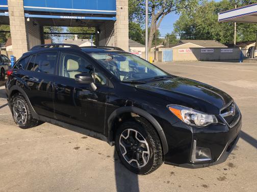 Photo 4 of 9 of 2017 Subaru Crosstrek 2.0i Limited