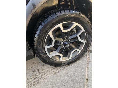 Photo 5 of 9 of 2017 Subaru Crosstrek 2.0i Limited